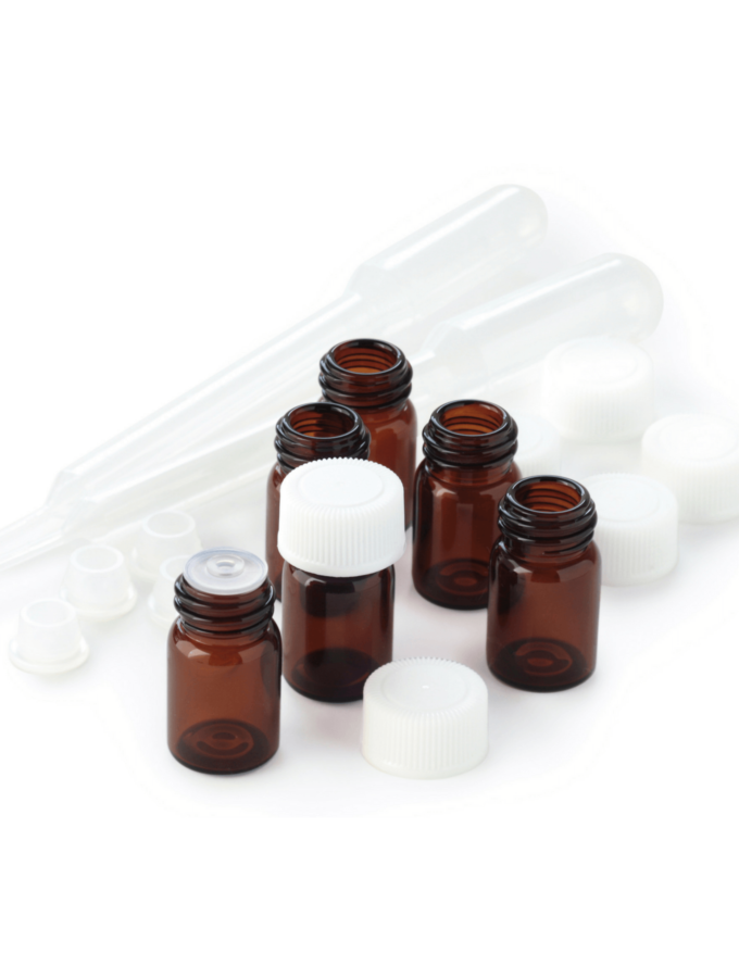 Small essential oil bottles with lids and mini pipettes.